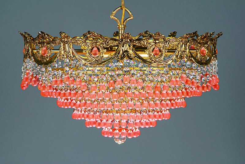 Kristall-Deckenlüster, Spanien, um 1930/40, durchbrochen gearbeitete Messinggürtelung mit stil. floraler Ornamentik, sechsstufiger Aufbau mit ...