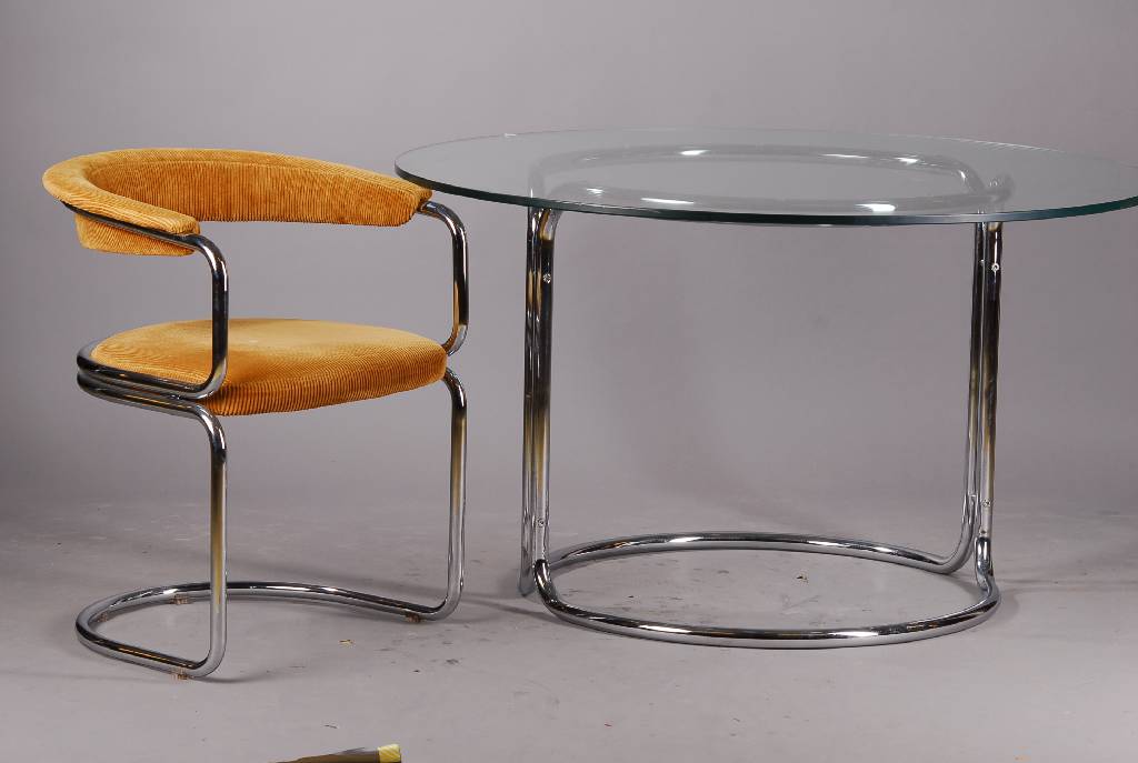 Designersitzgruppe, 60/70er Jahre, best. ausGlastisch und 5 Freischwingern, Stahlrohr, Samtbezug l. verschmutzt, qualitätvolle Verarbeitung, Tisch ...