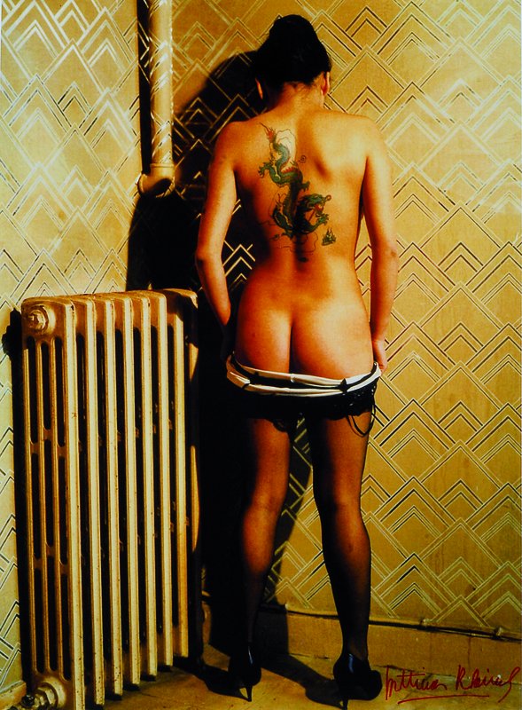 Bettina Rheims, geb. 1952 Paris, Farbfotografie, rechts unten handsigniert, ca. 41x30,3 cm