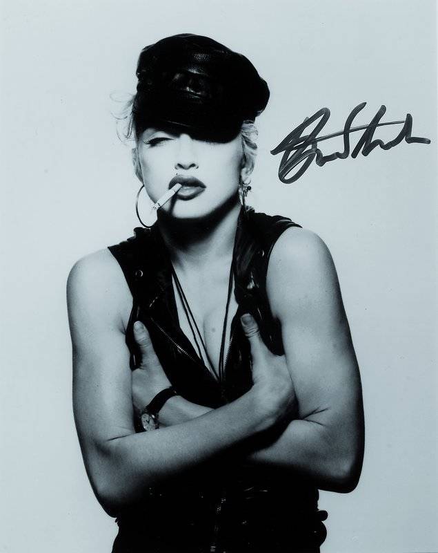 Steven Meisel, geb. 1954 New York, Madonna, s/w Fotografie, handsigniert, Passepartout, unter Glas gerahmt, ca. 23,5x18,3 cm