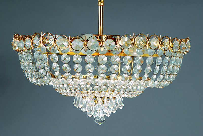 Deckenlampe, Österreich, 2. H. 20. Jh., Messingkorpus, 6 Brennstellen, feiner Swarovski Kristallbehang, geschnitten und geschliffen, Elektrifzierung ...