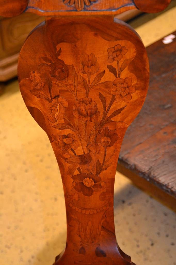 Detail a: Armlehnstuhl, nach barockem Vorbild, verschiedene Edelhölzer, reich floral intarsiert, geschweift, Bezug alt belassen, Gebr.-Sp., reiche ...