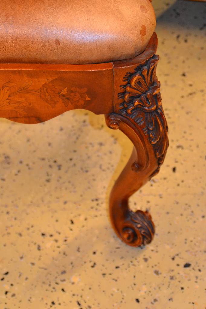Detail c: Armlehnstuhl, nach barockem Vorbild, verschiedene Edelhölzer, reich floral intarsiert, geschweift, Bezug alt belassen, Gebr.-Sp., reiche ...