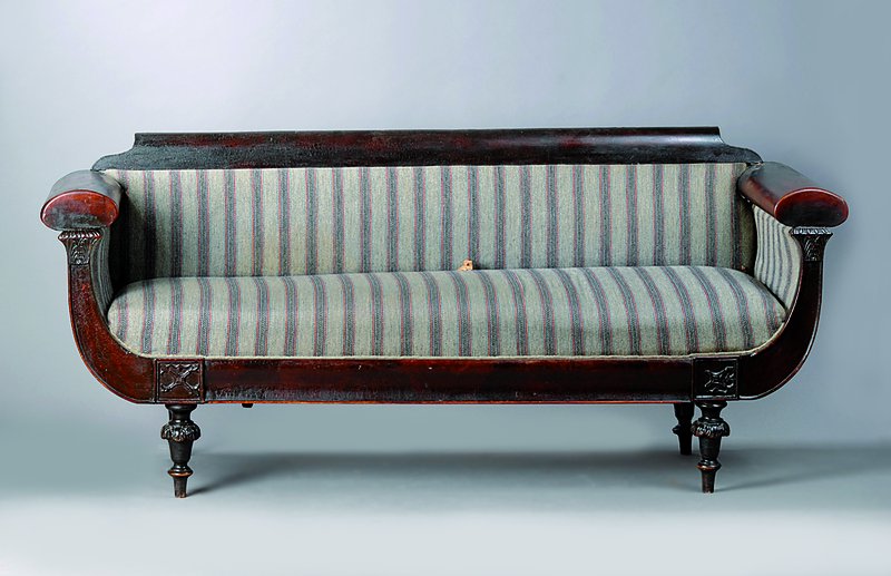 Sofa, Biedermeier, um 1820, Nußbaum auf Mahagoni gebeizt, sparsame Akanthusblattschnitzereien, Füße teils besch.,Bezug und Polsterung alt ...
