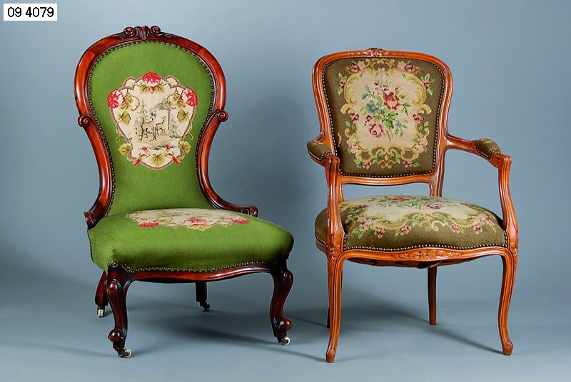 Sessel, England, um 1860, Bezug partiell Petit Point, Nußbaum, geschweift, Volutenschnitzerei, Nagelverzierung, ca. 93x58x56 cm, Sh. 38 cm