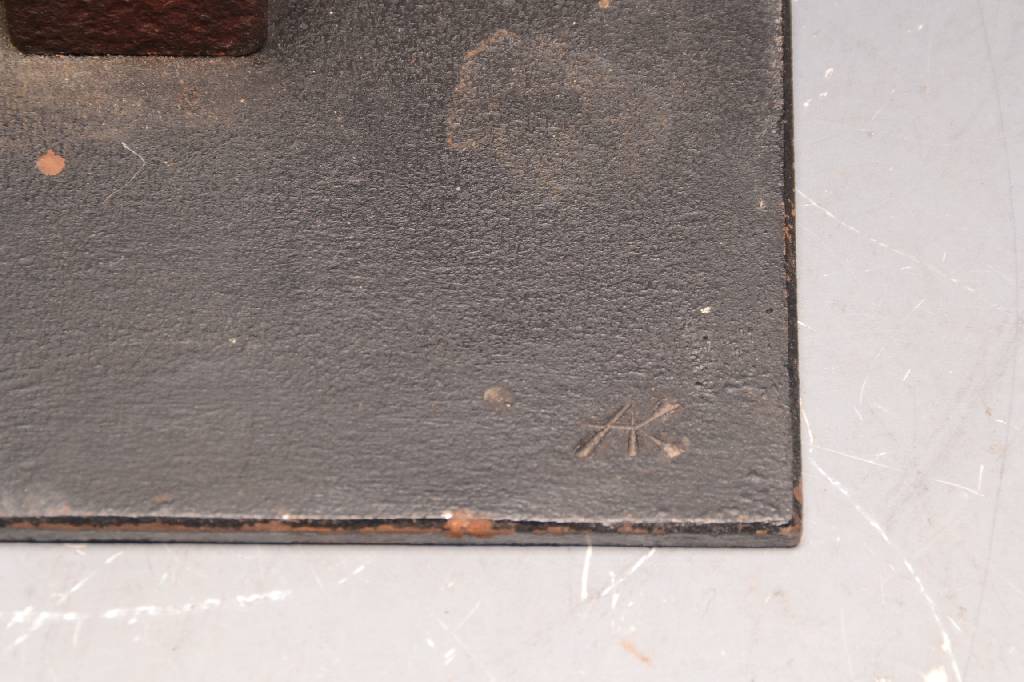 Detail c: Achim Kühn, geb. 1942 Berlin, Studium an der Bauhaus-Universität in Weimar, hier: "Sich Berührende", Klangplastik, Stahl und Edelstahl, ...