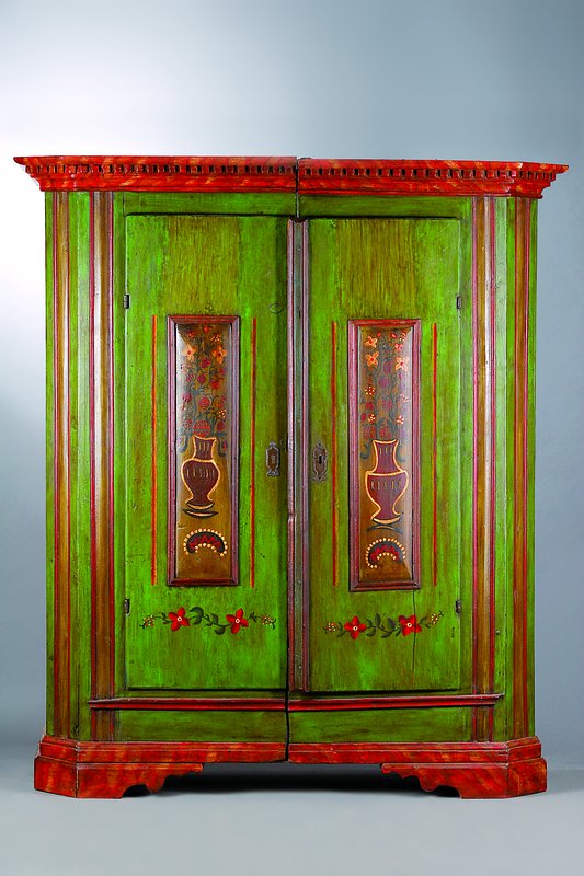 Bauernschrank um 1820, Provenienz Hohenlohe,sog. Spaltschrank, Weichholz, bunte Bemalung, teils erneuert, 2 türig, ohne Schlüssel, Alterssch., ca. ...