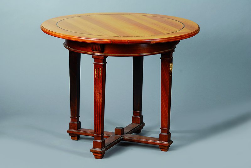 Rauchtisch, deutsch, um 1890, Nußbaum, Bandintarsie, Louis-Seize-Stil, H.ca.63cm, D. ca. 79cm