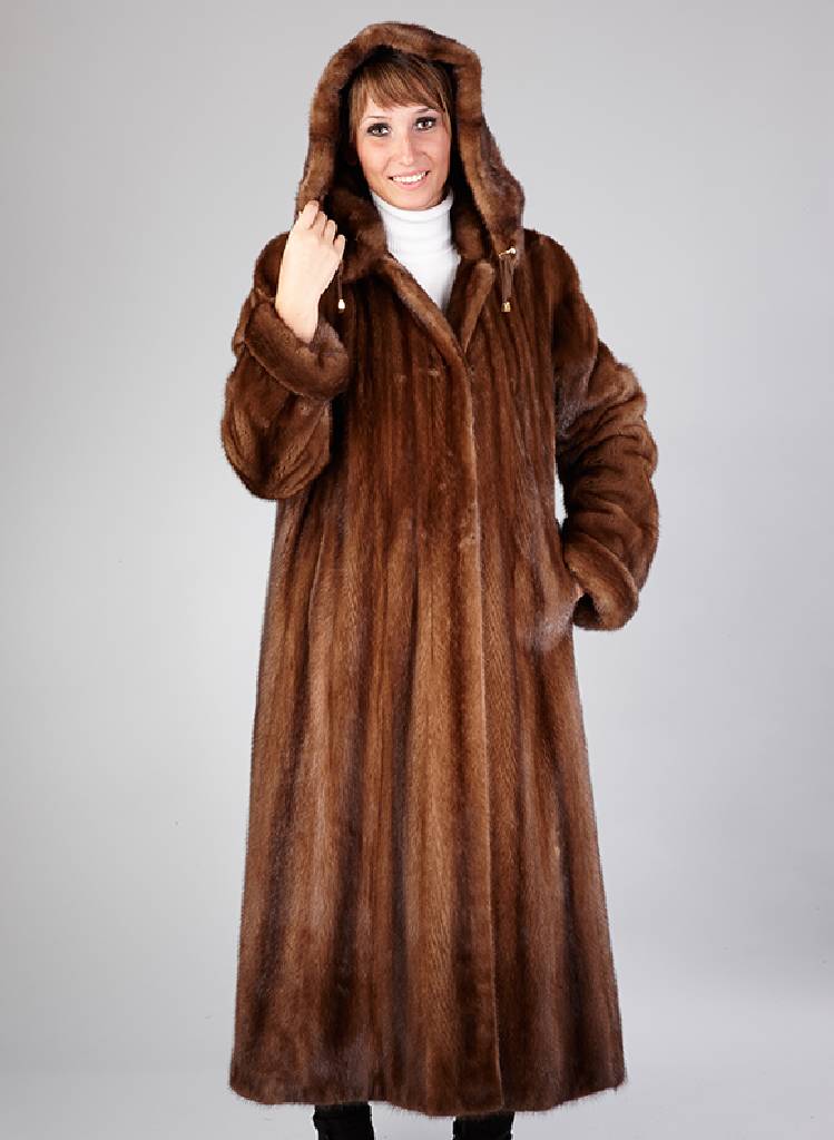 Hellbrauner Nerzmantel mit Kapuze, Gr. 40/42, Label: Canada Majestic Mink, La Ragazza Collezione esclusiva, 2 seitl. Einschubtaschen, Kapuze mit ...