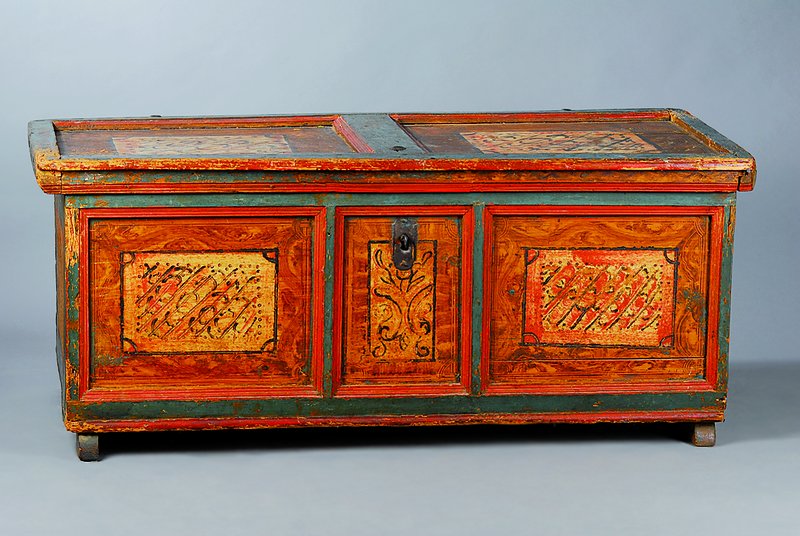 Bauerntruhe, um 1820, Weichholz, originale bunte Bemalung, kassettiert, Alterssch., Überholung empfohlen, ca. 60x140x68 cm