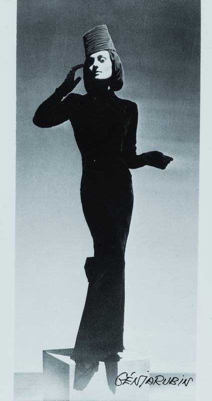 Genia Rubin geb. 1906, s/w Fotografie, rechts unten signiert, rückseitig nochmals signiert und num. N 103, ca. 24x17,5 cm