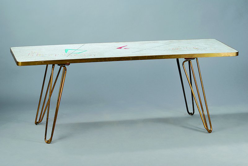 Design-Tisch, 50er Jahre, Mosaikeinlagen auf der Platte, Metallgestell, st. Gebr.-Sp., ca. 54x140x50 cm
