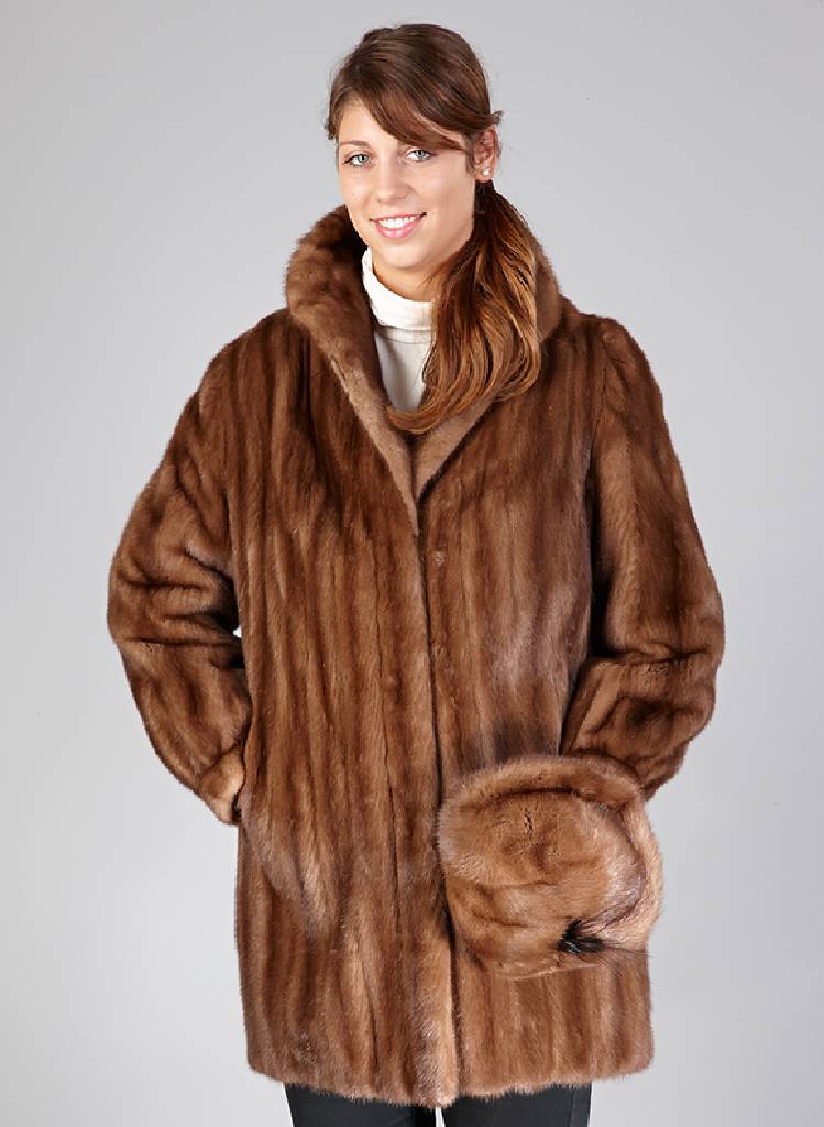 Saga-Mink-Nerzlongjacke, Gr. ca. 40/42, braune Felle längs verarbeitet, Kragen, Label Hans Grünzel, braunes Innenfutter mit Stickerei, 2 seitl. ...