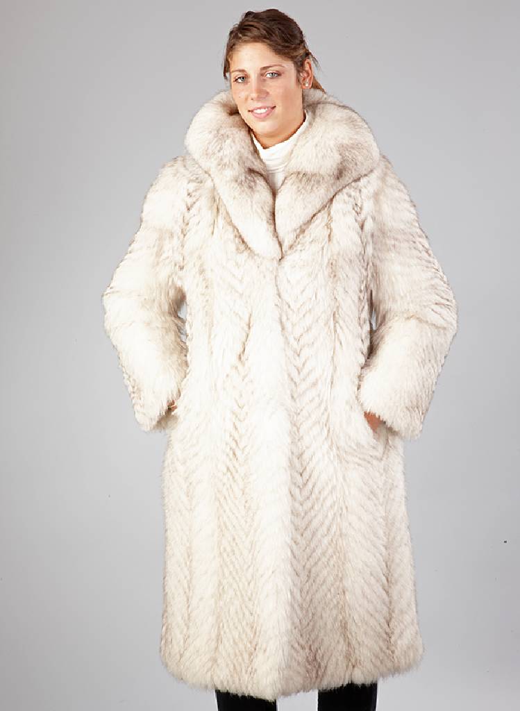 Blaufuchsmantel, Gr. ca. 38, 2 seitl. Einschubtaschen, silberfarbenes Innenfutter, Label: Miss Astor, Rückenl. ca. 110 cm