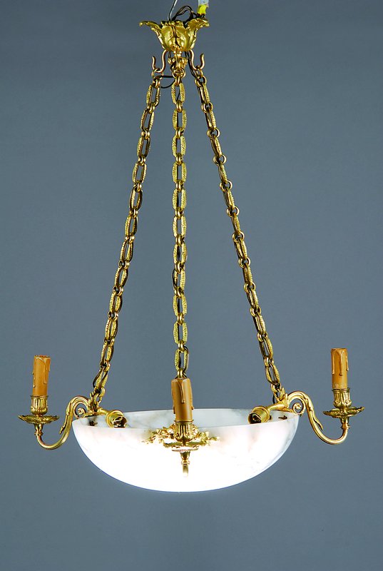 Deckenlampe, Frankreich, um 1910, Alabasterschale, Messingmonturen, 6 Brennstellen, B. ca. 54 cm, H. ca. 68 cm