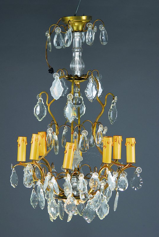 Deckenlampe, deutsch, um 1910/20, Messinggestänge, reiches geschliffenes Gehänge, 8 Brennstellen, ca. 66 x 40 cm, Fu. nicht gepr.