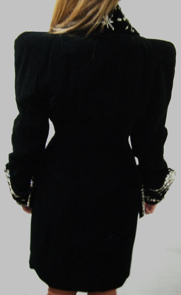 Detail c: THIERRY MUGLER, Haute Couture Vintage-Fashion-Kleid, 80er Jahre, franz. Größe 36/38, schwerer, schwarzer Samt in sich leicht changierend, ...