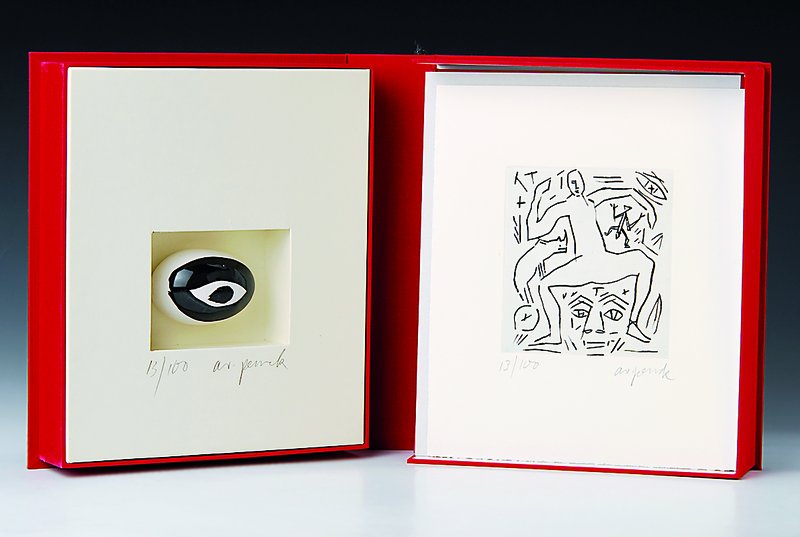 A.R. Penck, geb. 1939 Dresden, Radierung und Keramik, beide handsigniert und num. 13/100, Katalog, im Schuber, hrsg. Galerie Schultz Berlin, roter ...