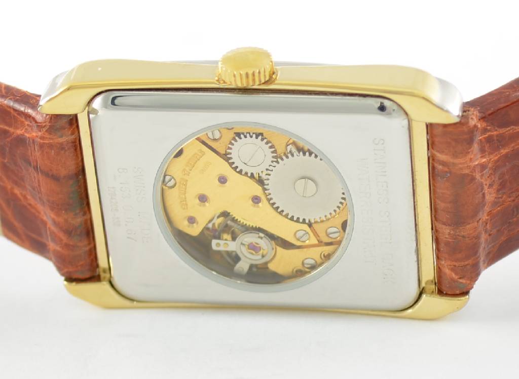 Detail c: BULOVA Herrenarmbanduhr sog. Doctors-Watch, Handaufzug, Schweiz um 1996, Metallgeh. teilw. verg., beids. vergl., typ. aus der Mitte gezogene ...