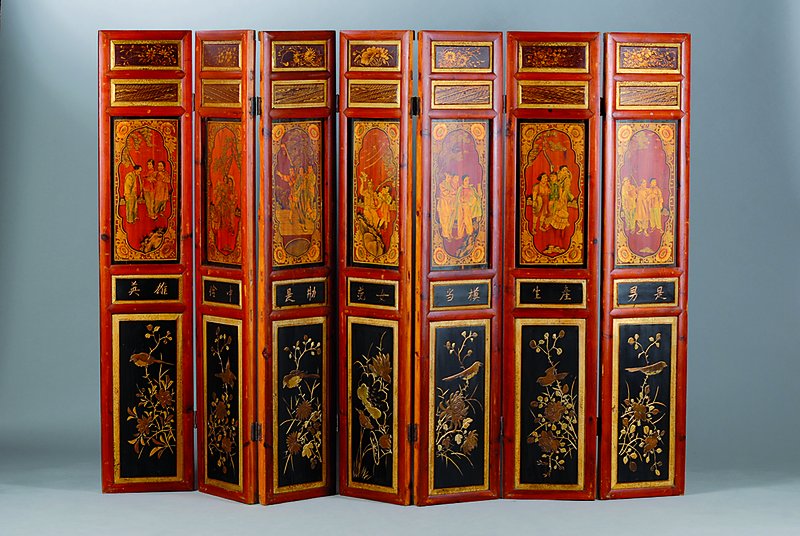 Paravant, China, 20. Jh., Weichholz, reiche bunte Bemalung, gold staffiert, 7-teilig, je ca. 136x28 cm, Gebr.-Sp.