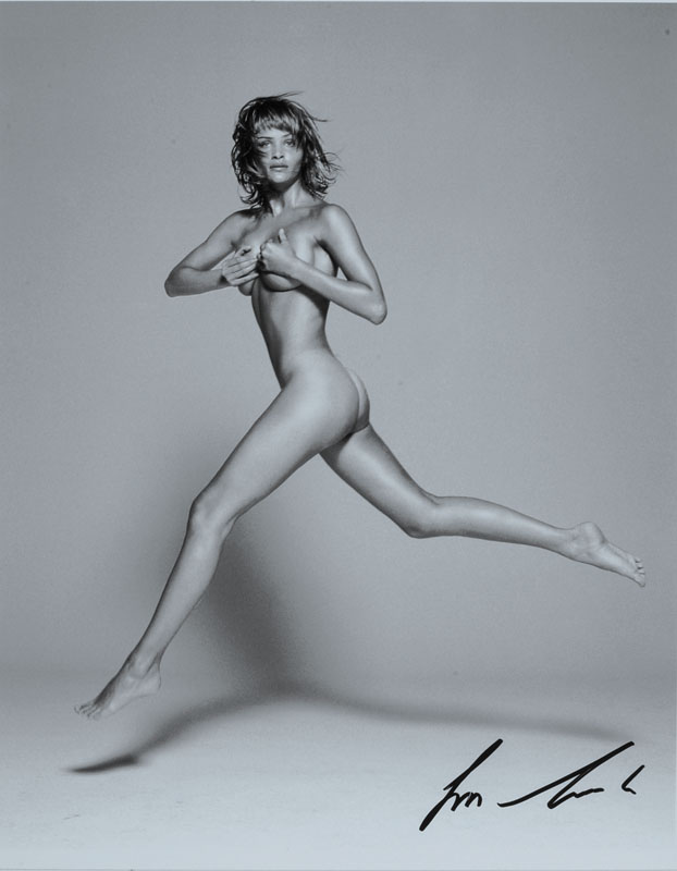 Michel Comte, geb. 1954 Zürich, s/w Fotografie, Helena Christensen 1933, handsigniert, ca. 25x20.2 cm