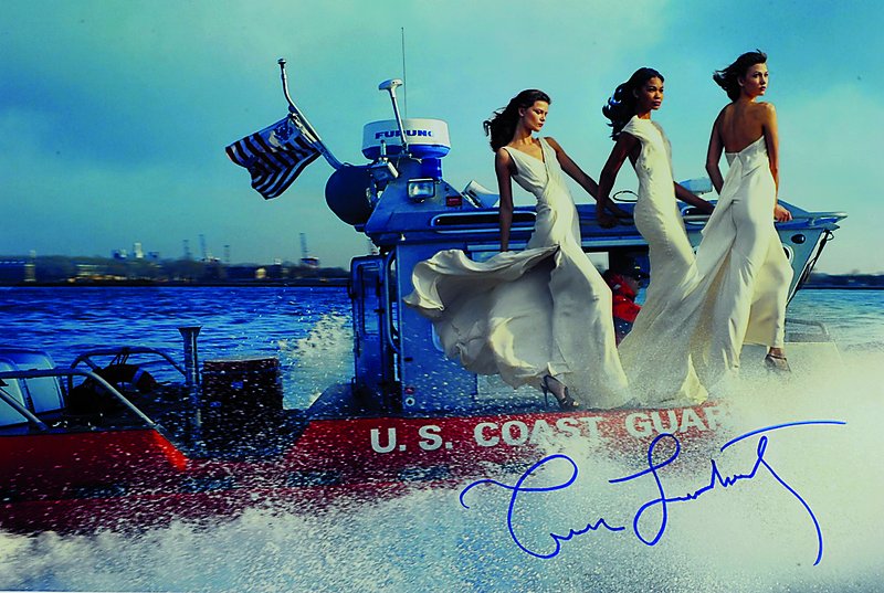 Annie Leibovitz, geb. 1949 Waterbuy, Farbfotografie, Kloss Struss Smalls Troopers, Vogue 2013, handsigniert, ca. 20.3x30 cm