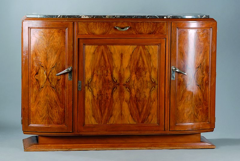Anrichte, Art-Deco, um 1930, Nußbaumwurzelfurnier, orig. Marmorplatte, 3-türig, 1-schübig,Gebr.-Sp., ca. 111x163x45 cm