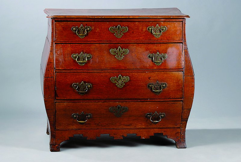 Barockkommode, um 1780/1800, Eiche, verzierte Beschläge, 4-schübig, ohne Schlösser, Gebr.-Sp., ca. 85x88x50 cm
