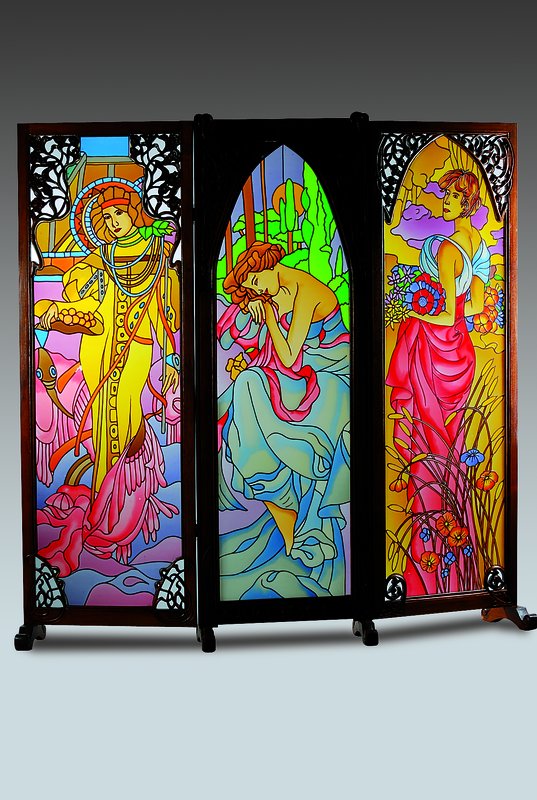 Detail a: Paravent, 20. Jh., Tropenholz, reich geschnitzt, schöne Glasmalerei von Jugendstil-Damen, 3-teilig, st. Gebr.-spuren, je ca. 211x80 cm