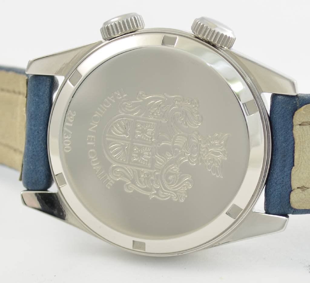 Detail d: AUGUSTE REYMOND Armbandwecker, Schweiz, Handaufzug, lt. Bodengravur limitierte Auflage v. 300 Stück, Boden verschr., Kontrast- zifferbl., gebl. ...