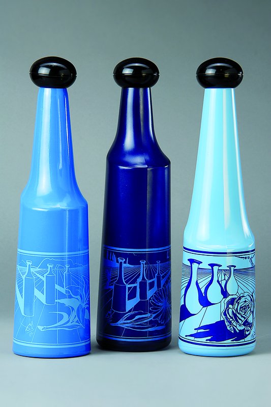 Salvador Dali, 1904-1999, 3 Künstler Karaffen, Limited Edition, je im Druck signiert, H. jeweils ca. 33 cm