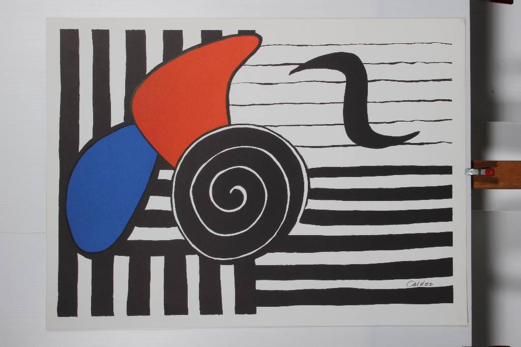 Detail a: Alexander Calder, 1898-1976, zwei Farblithographien, abstrakte Darstellungen, je im Stein signiert, ca. 80x58 cm bzw. 73x55 cm