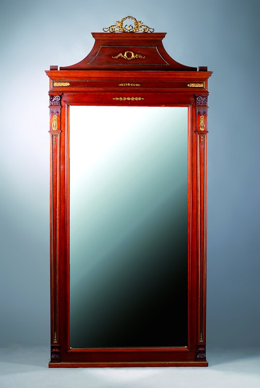 Prunkspiegel, um 1900, Empirestil, Mahagoni/Pyramidenmahagoni, reich verzierte Messingappliken, st. Gebr.-Sp., ca. 232x108 cm