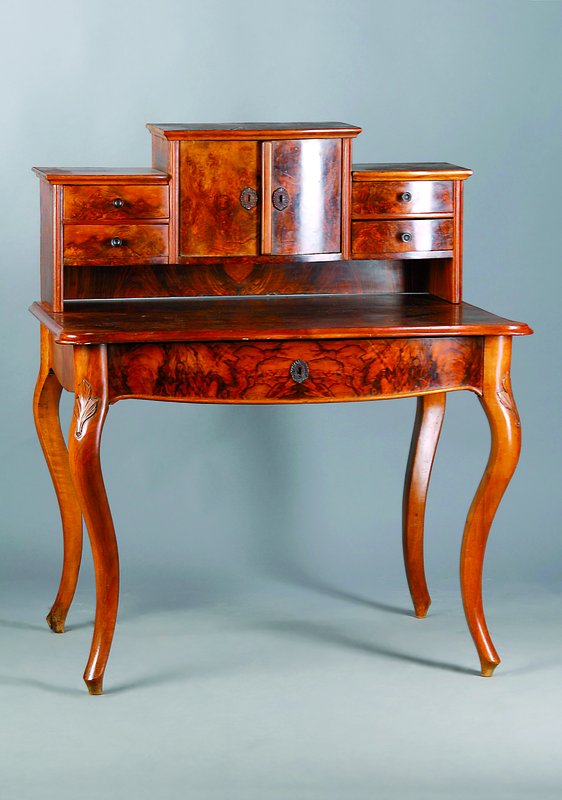 Damenschreibtisch mit Aufsatz, süddeutsch,um 1840-50, Wurzelnußfurnier, gespiegelt verlegt, Lederbeschläge, 5-schübig, 2-türig, Beine ...