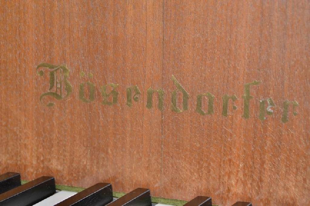Detail a: Flügel, Bösendorfer, Wien, um 1960/70, Nr. 29755, Gestell Nußbaum, dazu passender Hocker,Resonanzboden intakt, Stimmung empf., Gebr.-Sp., ca. ...
