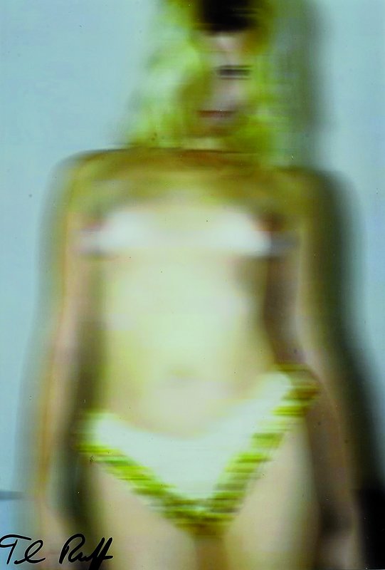 Thomas Ruff, geb. 1958, Farbfotografie, weiblicher Akt, links unten signiert, Passepartout, unter Glas gerahmt, ca. 18x28 cm