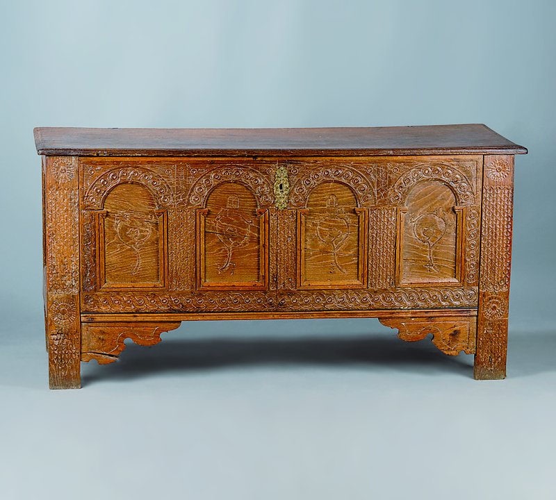 Truhe, frühes 18. Jh., umgebaute nach vorne zu öffnen, ca. 74x148, 5x56 cm