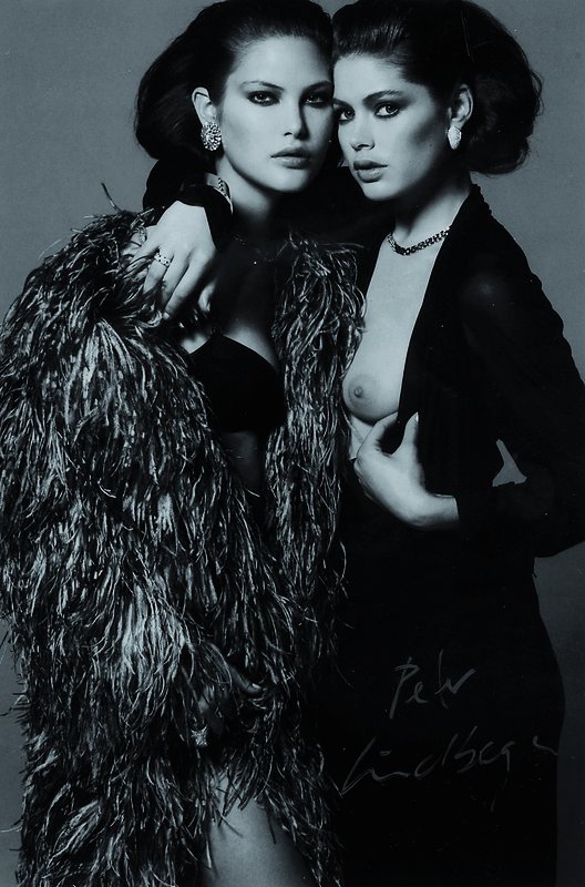 Peter Lindbergh, geb. 1944, s/w Fotografie, handsigniert, ca. 28.5x19 cm, unter Glas gerahmt
