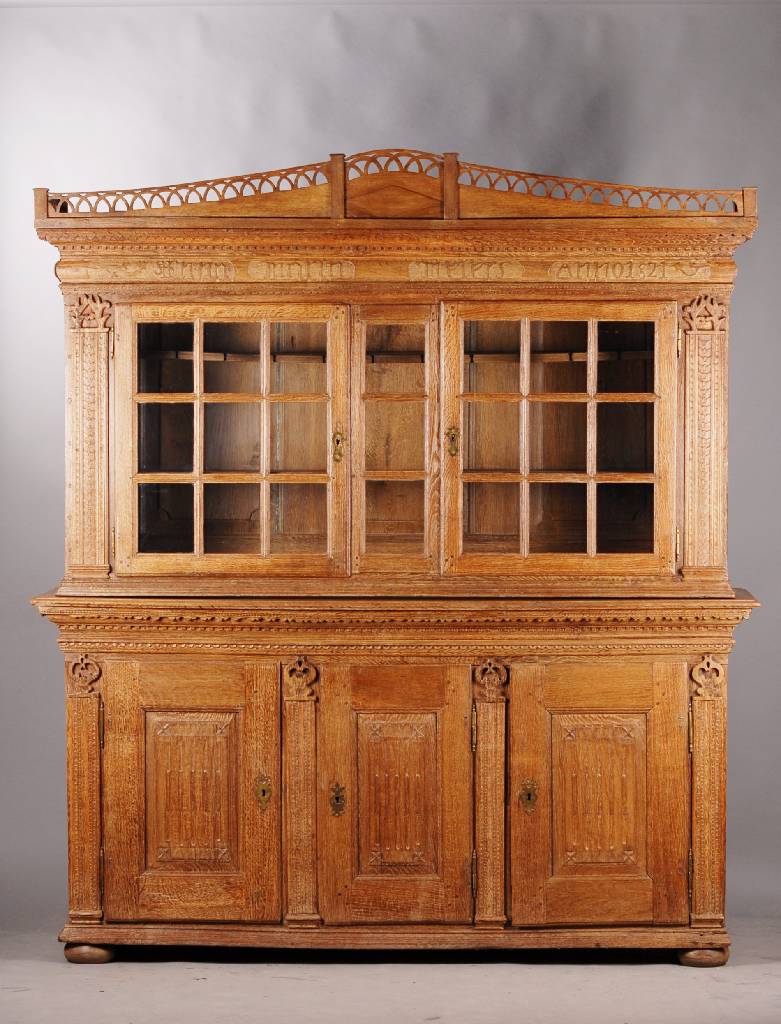 Anrichte mit Vitrinenaufsatz, dat. 1821, Westfalen, Eiche massiv, ca. 220x196x53 cm