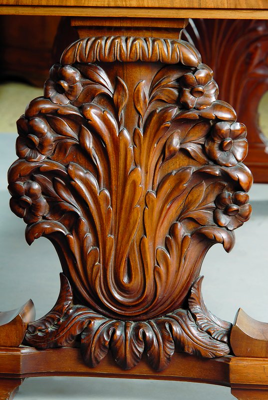 Detail a: Schreibtisch, um 1910, Mahagoni furniert, Wangen in stilisierter Lyra, original Schlösser, 1 Schlüssel, Schreibfläche erneuert, mit original gold ...