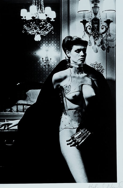 Helmut Newton, 1920 Berlin - 2004 Los Angeles, rückseitig bezeichnet Jane Kirby, Arenne Kleiber, Paris, 1977, auf der der Vorderseite mit Bleistift ...