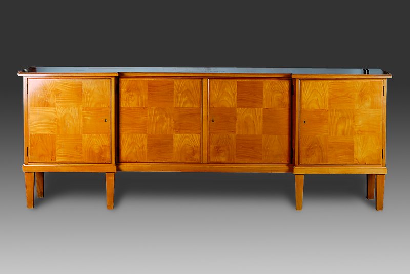 Anrichte, sog. Hallermöbel, um 1928/30, reines deutsches Art-Deko, Kirschbaumfurnier auf Hartholz, z.T. parkettiert verlegt, wohl Einzelanfertigung, ...