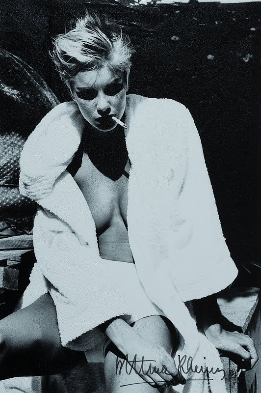 Bettina Rheims, geb. 1952 Paris, Sofia en Peignoir Blanc, 1989, s/w Fotografie, handsigniert, ca. 30x20 cm