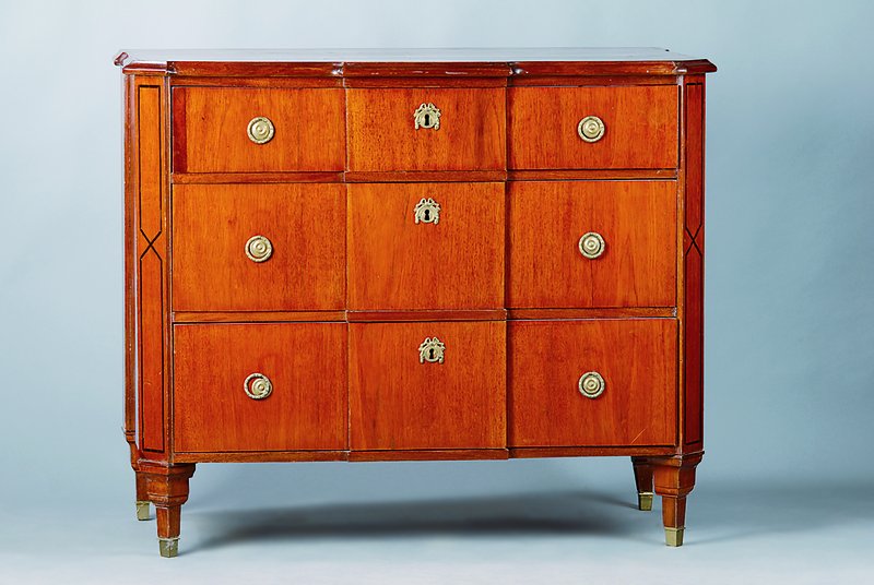 Kommode, Frankreich, um 1900, Empire-Stil, Mahagonifurnier, Bronzebeschläge, ca. 89x105x60 cm, Alters- und Gebr.spuren, l. schwundrissig, ältere ...
