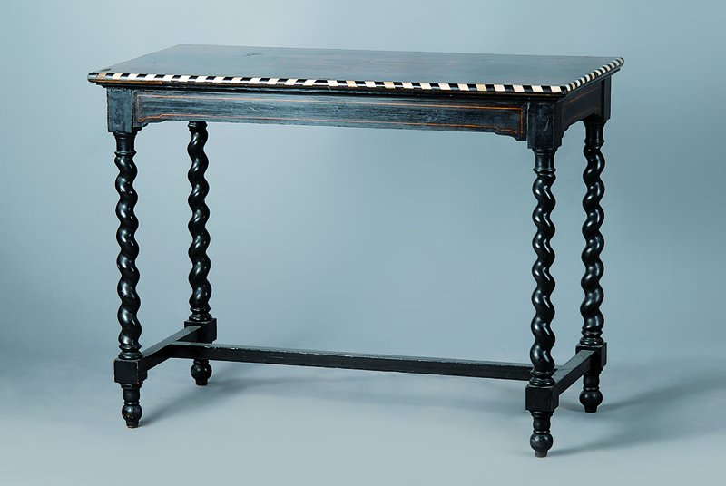 Konsolentisch, Renaissancestil, um 1880, ebonisiertes Holz, Platte reich intarsiert mitEdelhölzern, gedrechselte gedrehte Füße, l. Alters- und ...