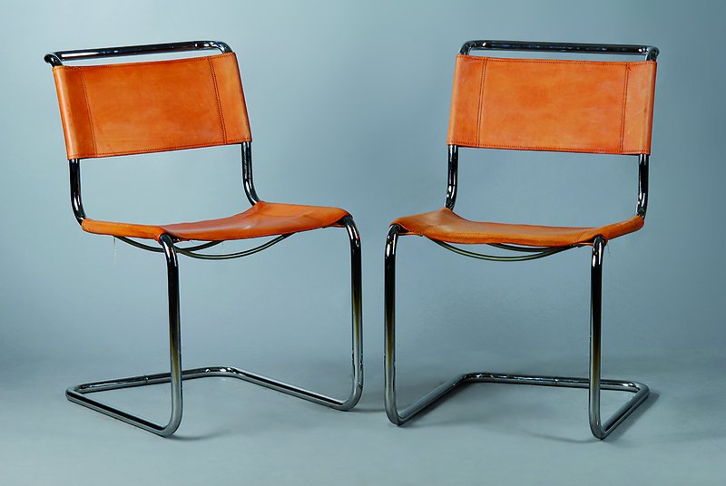 8 Stühle, Thonet, Modell S 33, Entwurf Martstam, Naturleder, Entwurf von 1927, ersterFreischwinger der Möbelgeschichte, Rindsleder verchromtes ...