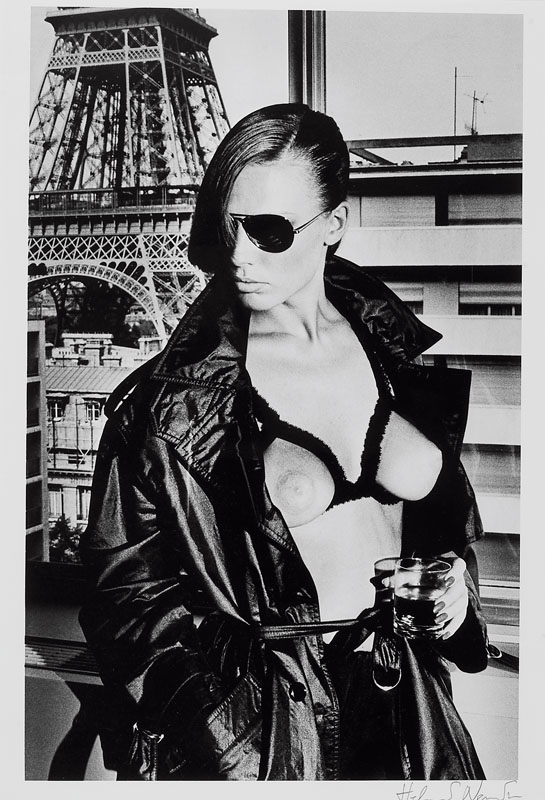 Helmut Newton, 1920 Berlin - 2004 Los Angeles, s/w Foto-Lithographie, Bergstrom, handsigniert, Zertifikat, Motiv ca. 35,5x23 cm, PP, unter Glas ...