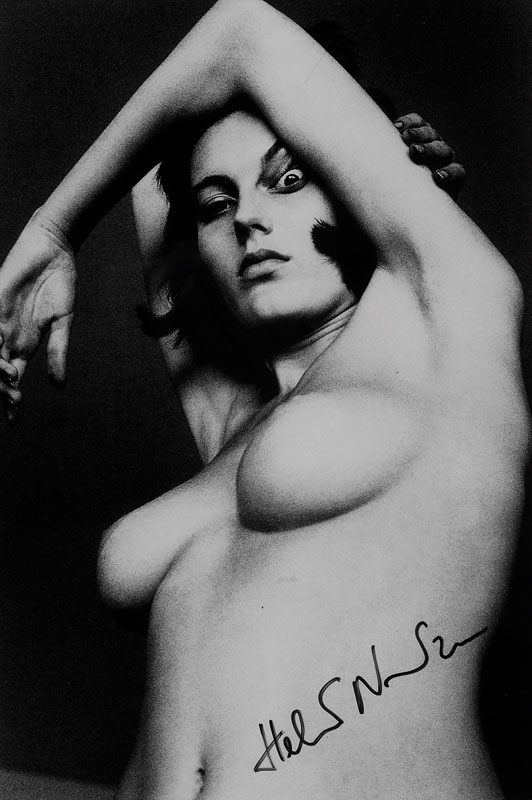 -- entfällt -- Helmut Newton, 1920 Berlin-2004 Los Angeles, s/w Fotografie, Arielle, handsigniert, ca. 28,5x19 cm, PP, unter Glas gerahmt