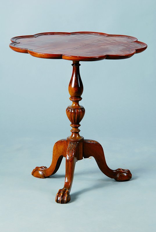 Kleiner Beistelltisch, England, 2. Hälfte 20. Jh., Mahagoni massiv, l. Gebr.spuren H. 60 cm, D. 56 cm