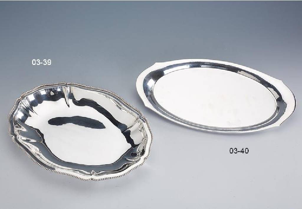 Ovales Anbiettablett, 835er Silber, Bremer Werkstätten, Vertreiber: Brettschneider, Rand mit Hammerschlagverz., ca. 36 x 19 cm, ca. 353 g